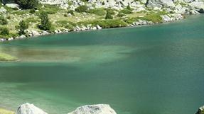 32 l'eau transparente du lac d'Aumar